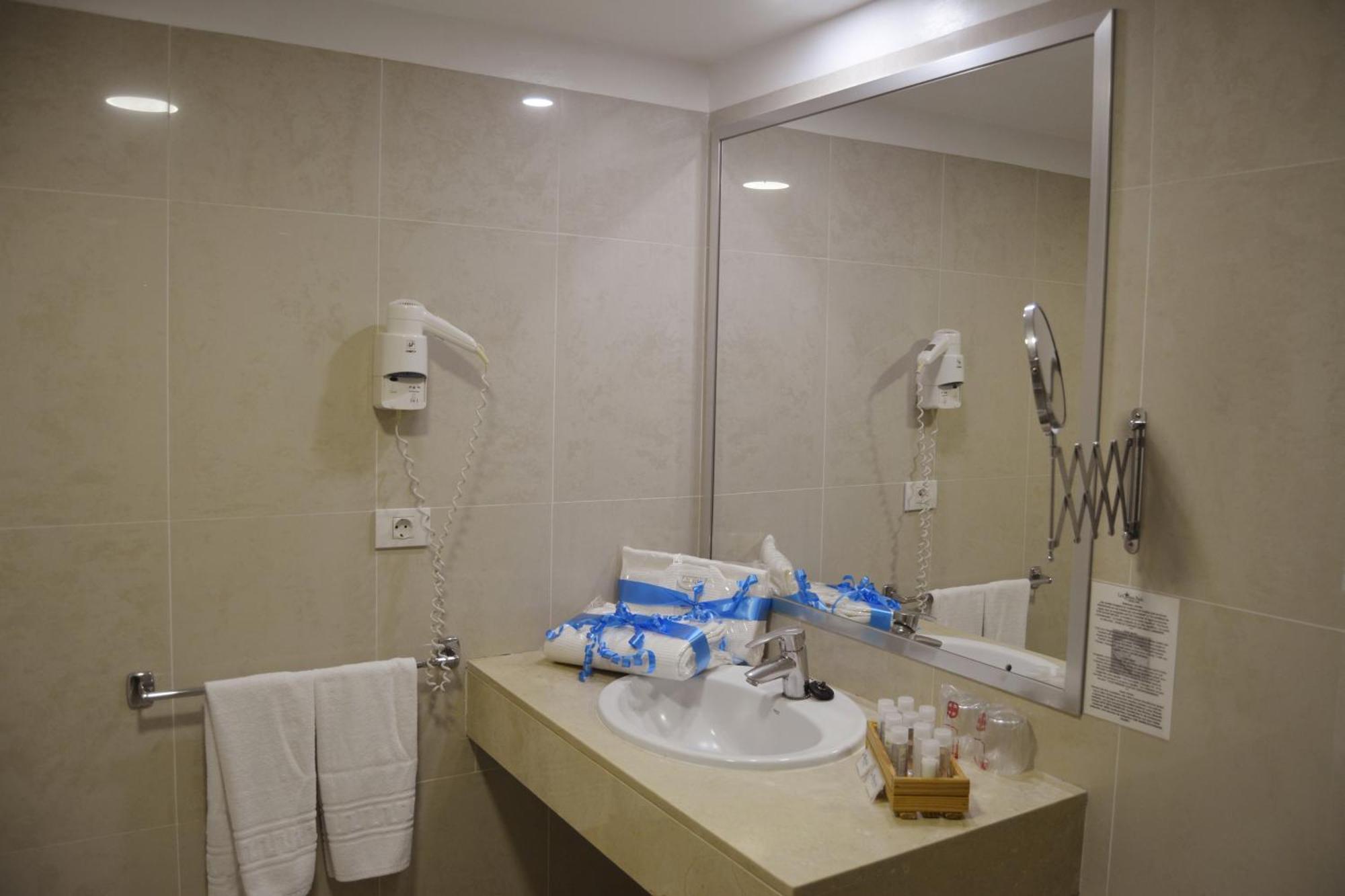 Rf La Quinta Park Suites ซานตา เออร์ซูลา ภายนอก รูปภาพ