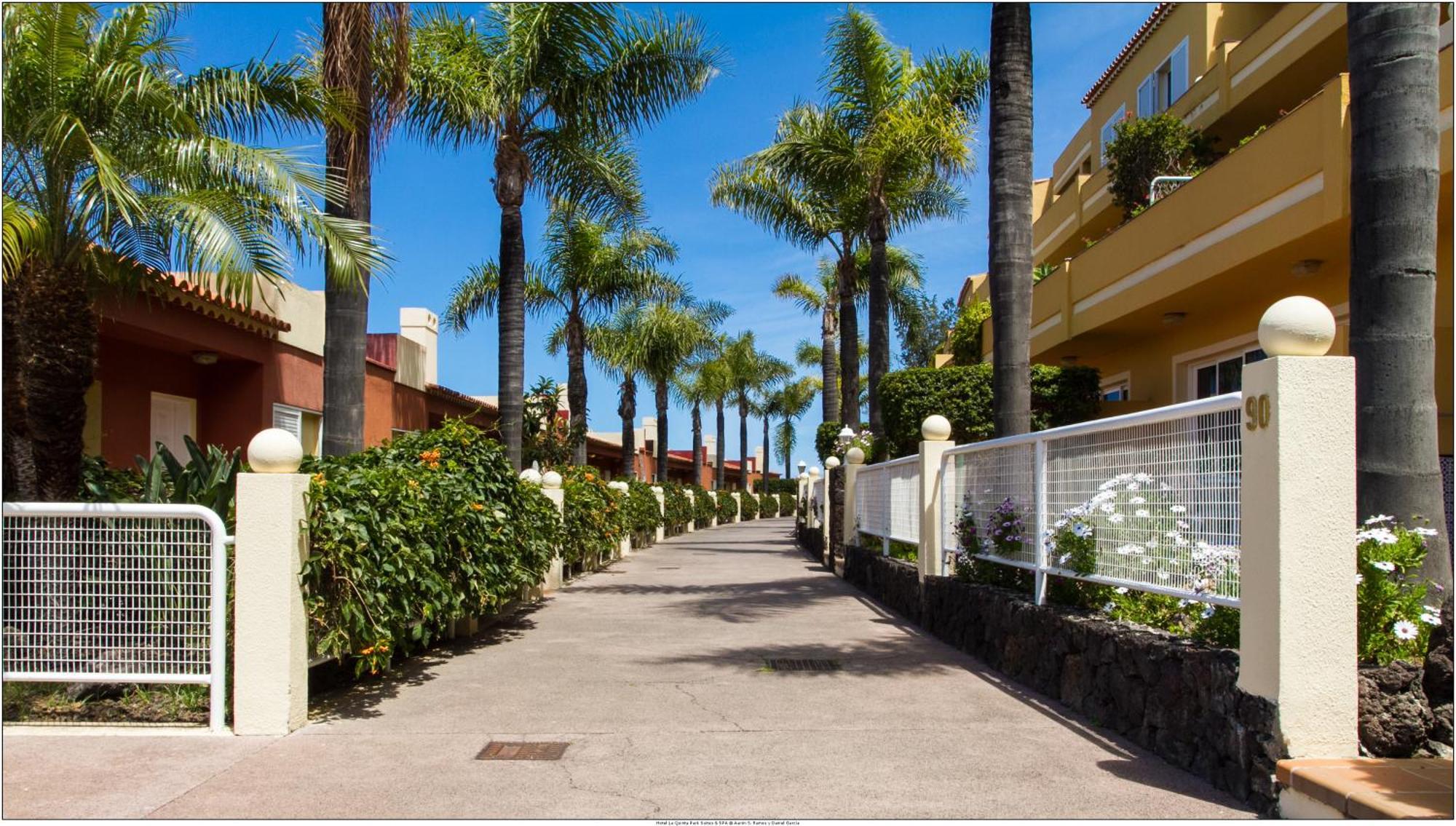 Rf La Quinta Park Suites ซานตา เออร์ซูลา ภายนอก รูปภาพ