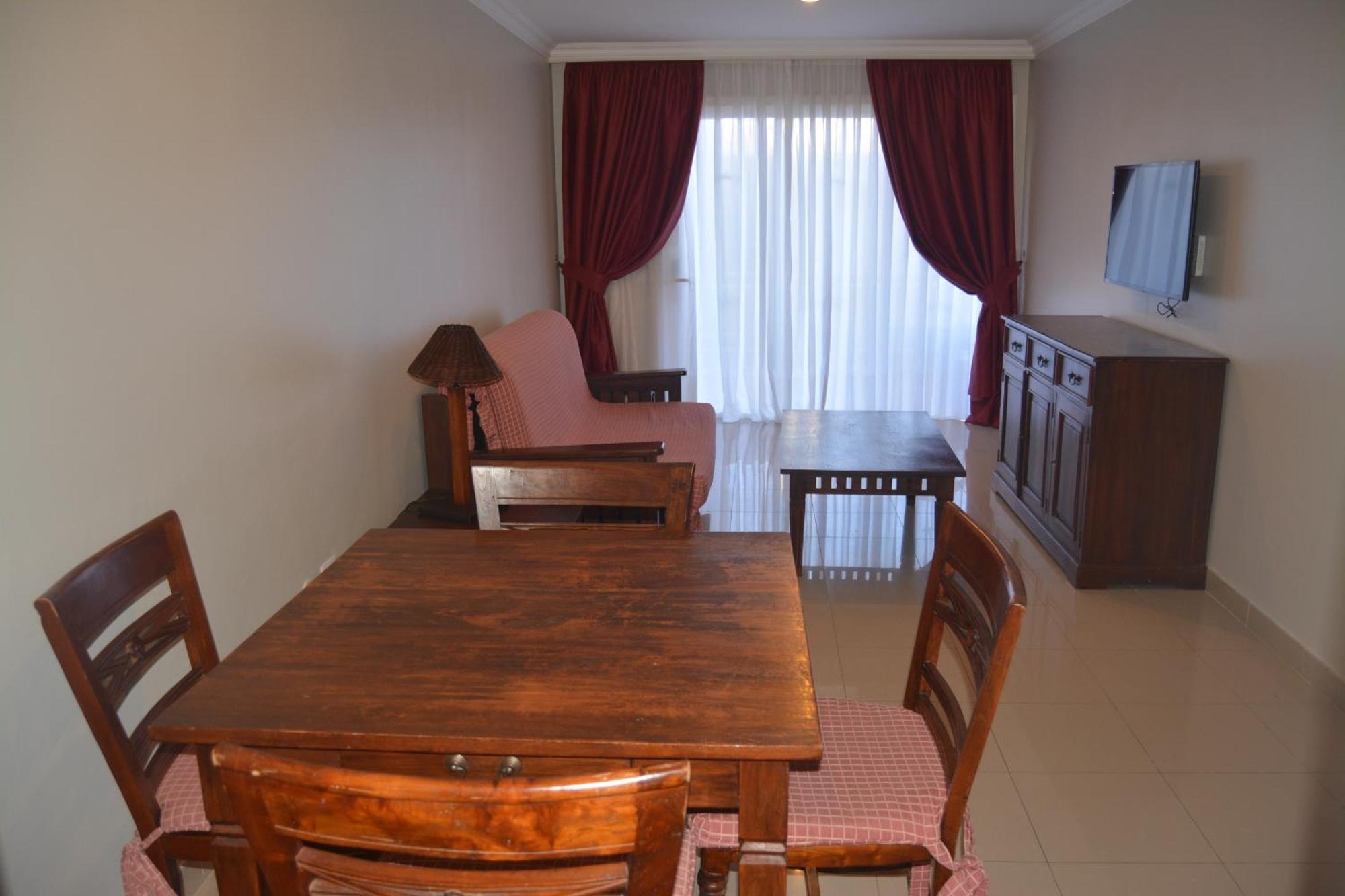 Rf La Quinta Park Suites ซานตา เออร์ซูลา ภายนอก รูปภาพ