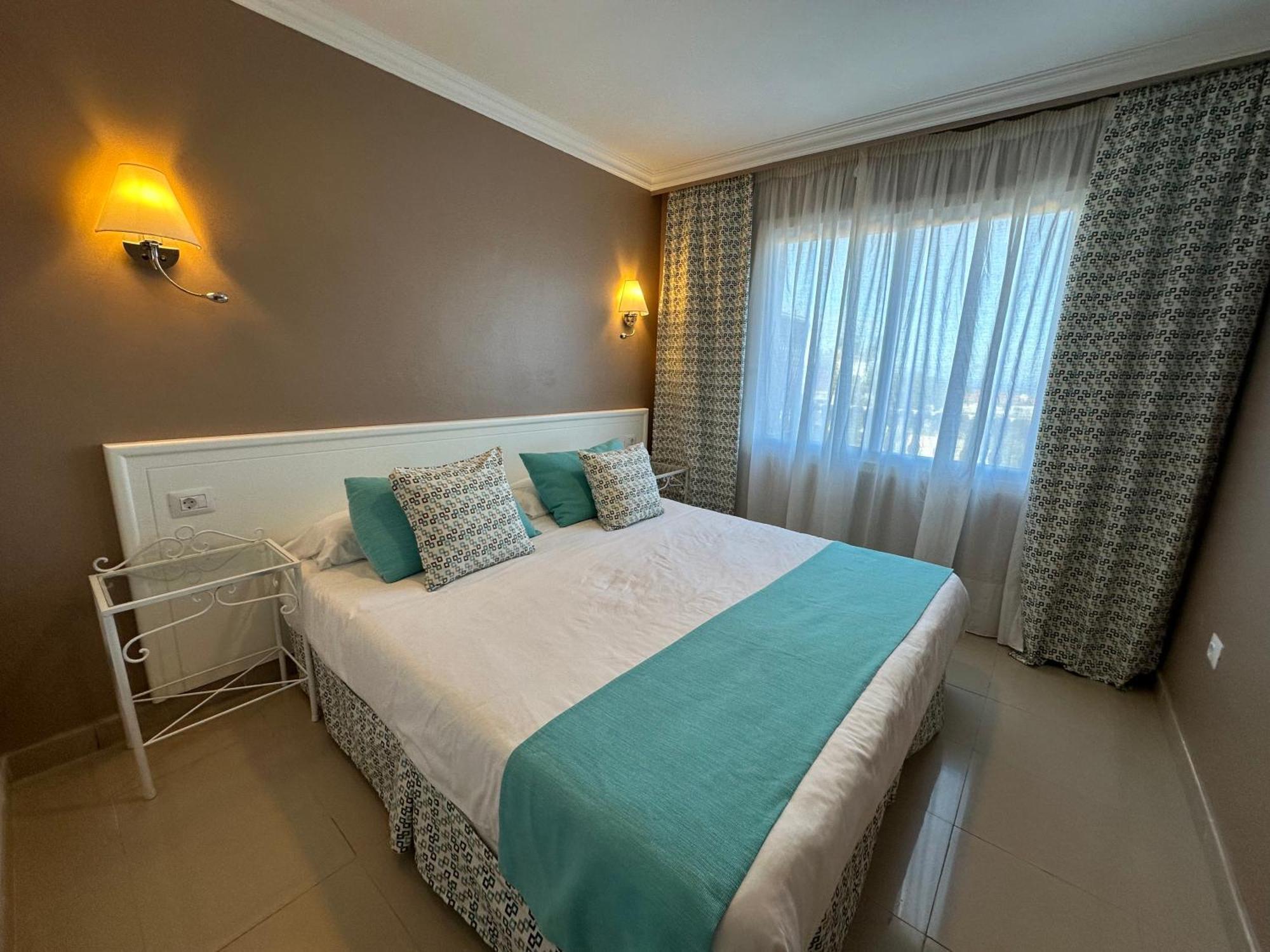 Rf La Quinta Park Suites ซานตา เออร์ซูลา ภายนอก รูปภาพ